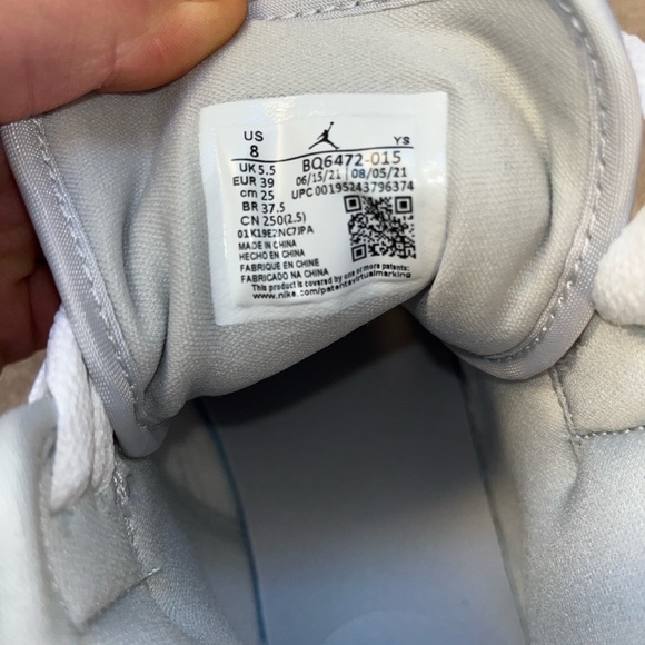 SOLD!!!!!Never worn!! Jordan 1 Mid
Light Smoke Grey
NEVER WORN!!
PREMIER SHOES - Picture 4 of 4